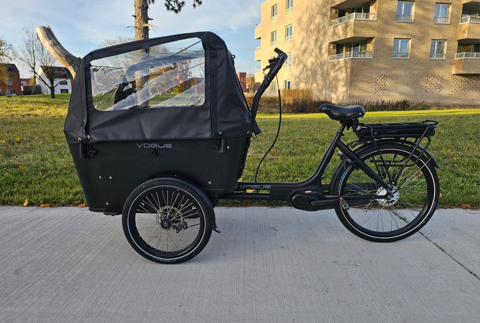 Vogue Carry3 elektrische bakfiets met nieuwe regenhuif, Ophalen, Zo goed als nieuw, 4 kinderen of meer, Elektrisch
