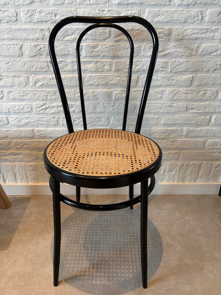 Zwarte rotan eetstoel, Huis en Inrichting, Stoelen, Ophalen, Zo goed als nieuw