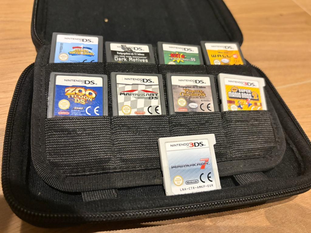 3ds hoesje + games, Ophalen, Zo goed als nieuw