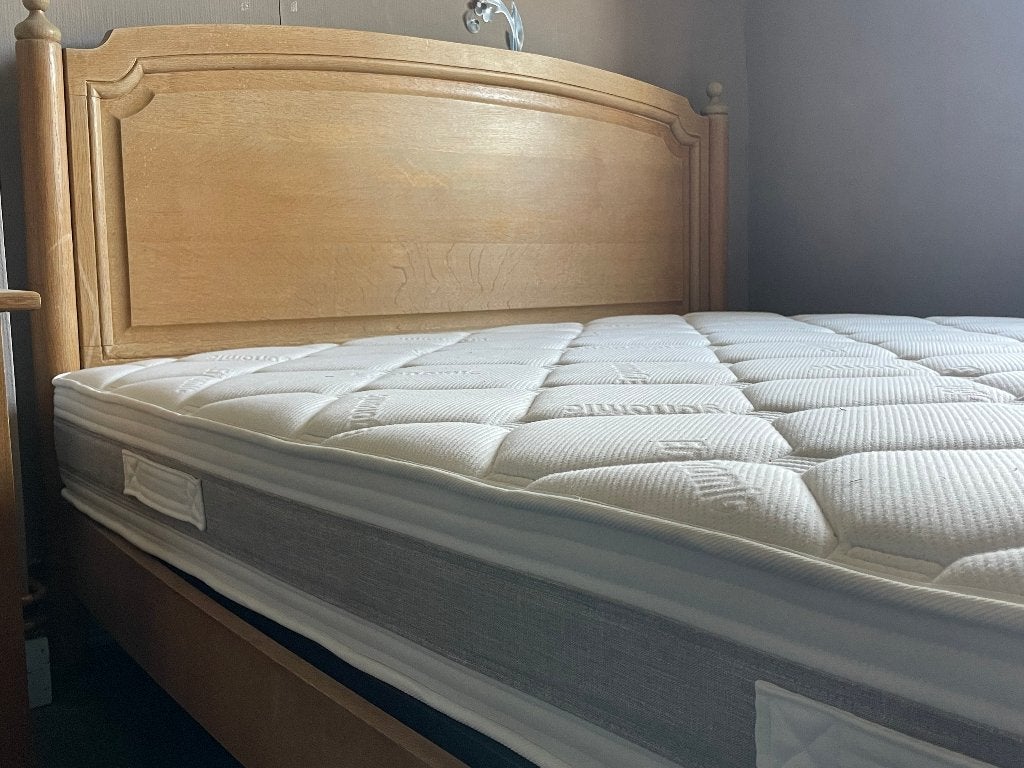 Lit en bois + matelas (neuf), Enlèvement, Bois