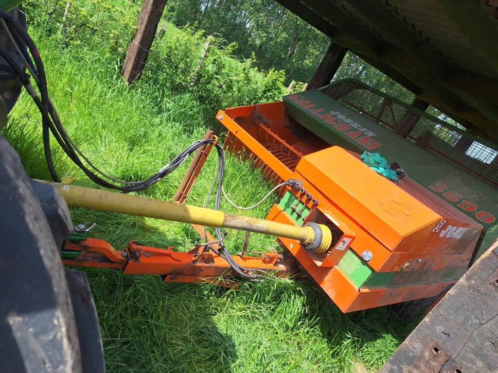Pressage du foin dans la région de Zottegem, Enlèvement