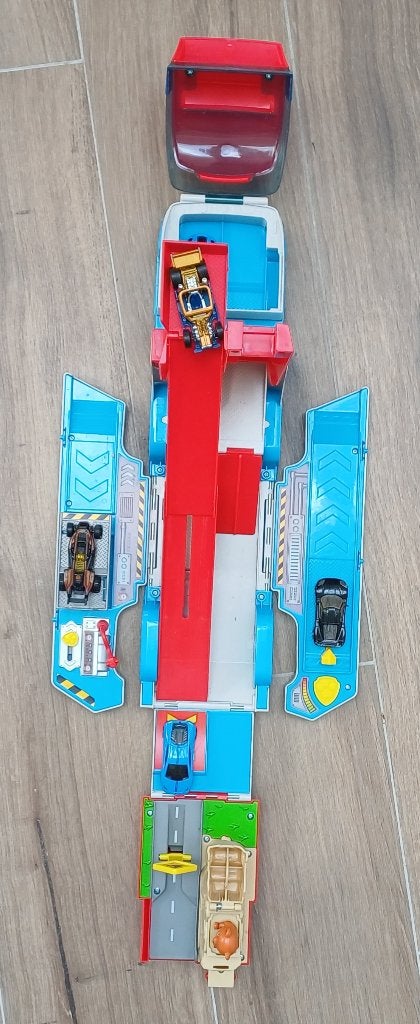 Grote uitklapbare autotransporter + 4 autootjes, Ophalen, Gebruikt