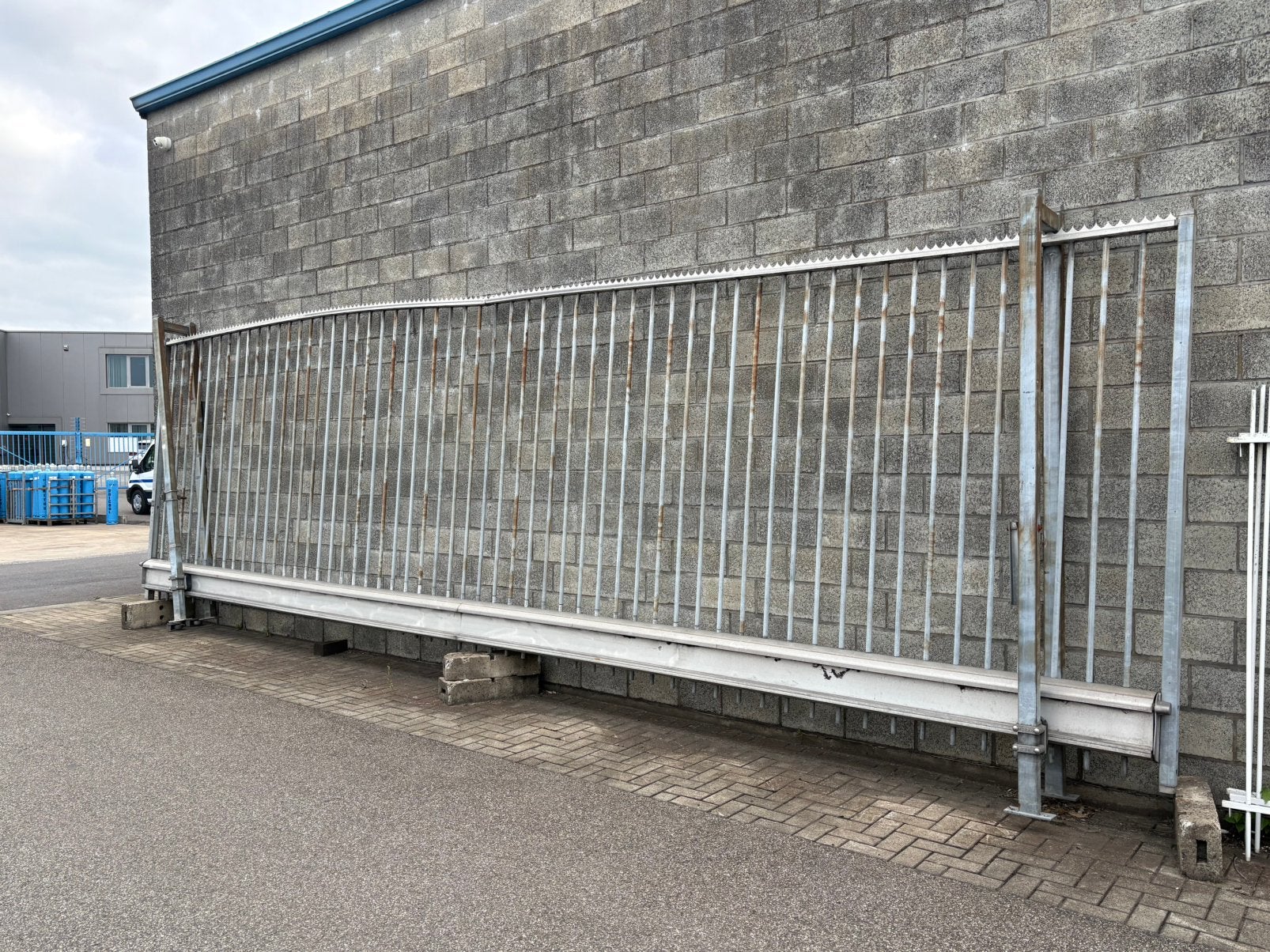 Schuifpoort 8 meter, Ophalen, Met poort, Gebruikt, Aluminium