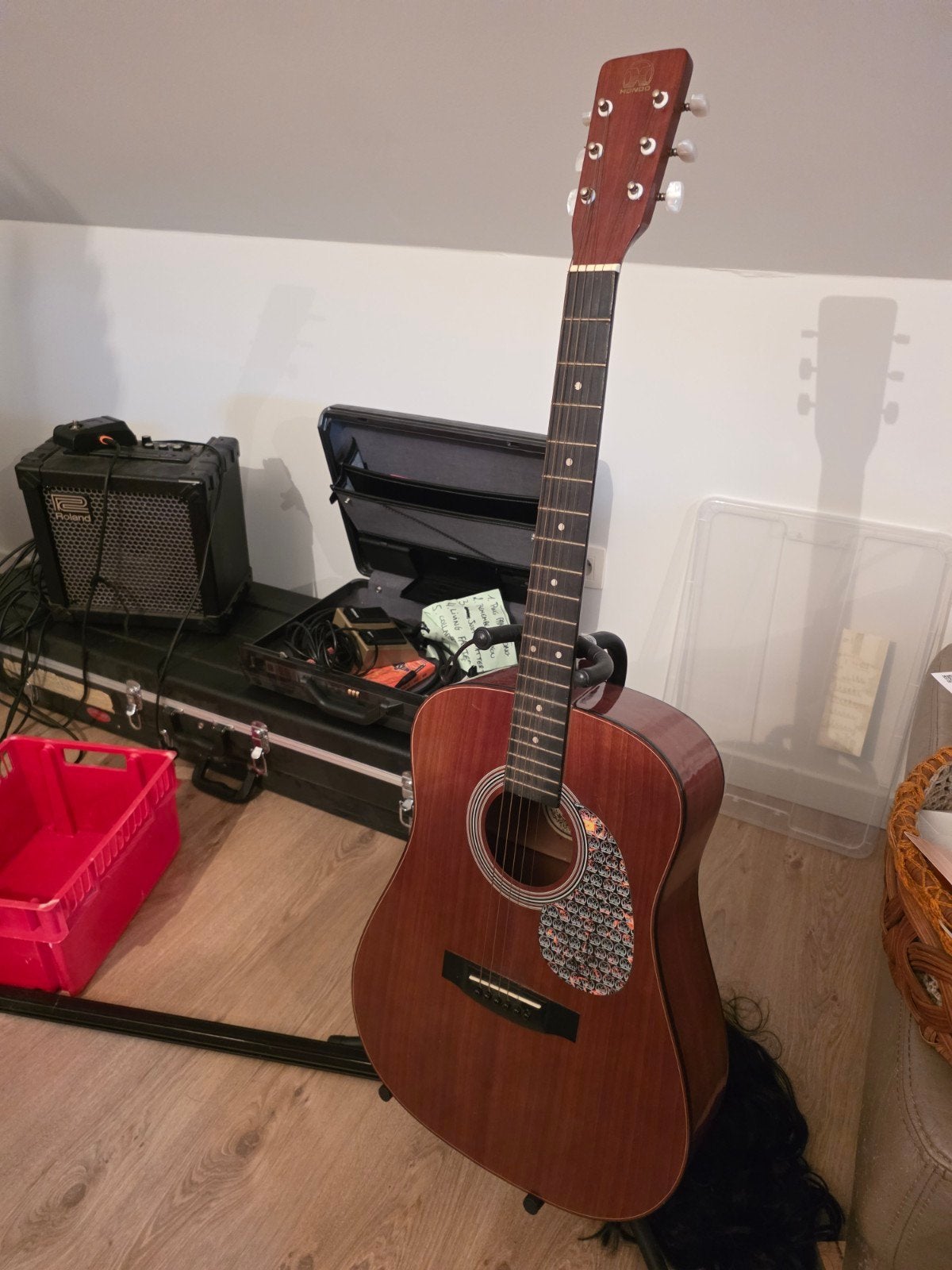 Hondo akoestische gitaar, Ophalen