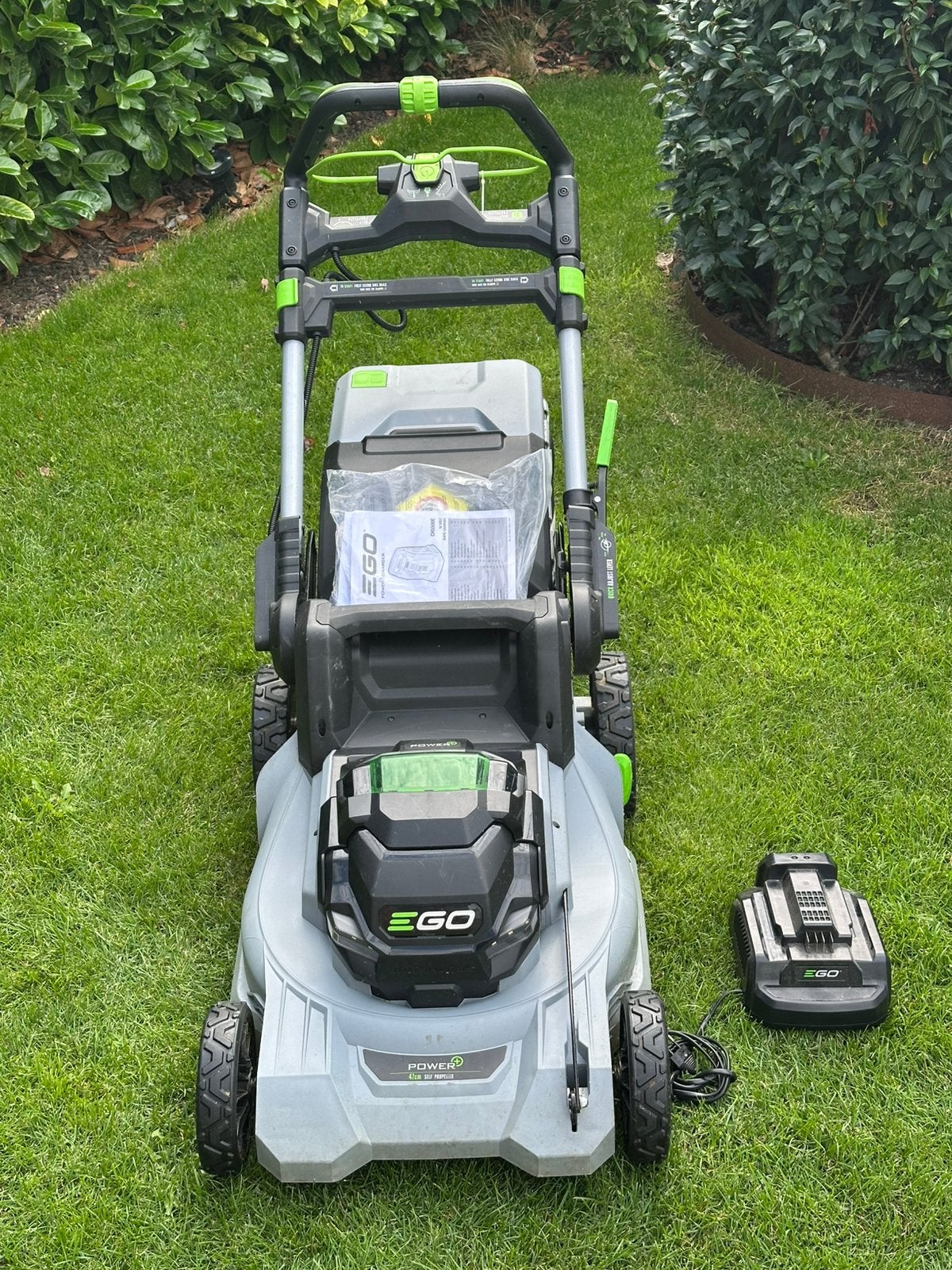 EGO Power+ LM1702E-SP zelfrijdende accu-grasmaaier 56V, Ophalen, Accu-grasmaaier, Zo goed als nieuw, Opvangbak