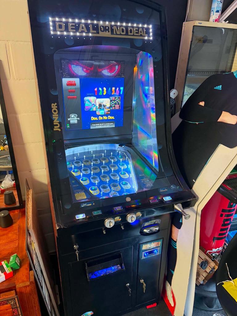 Bingo kast Deal Or No Deal Junior, Verzamelen, Automaten | Gokkasten en Fruitautomaten, Euro, Ophalen, Gebruikt, Met sleutels