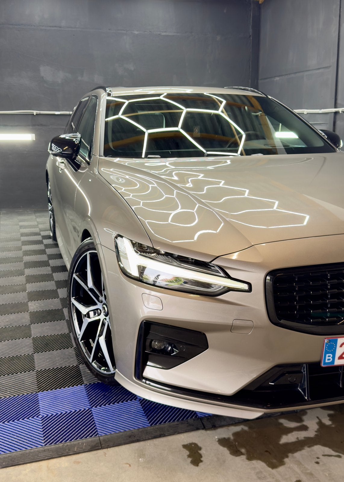 Volvo V60 R-Design B4 Diesel Mild Hybrid (197 hp), Autos, Cuir, Achat, Carnet d'entretien, Bleu