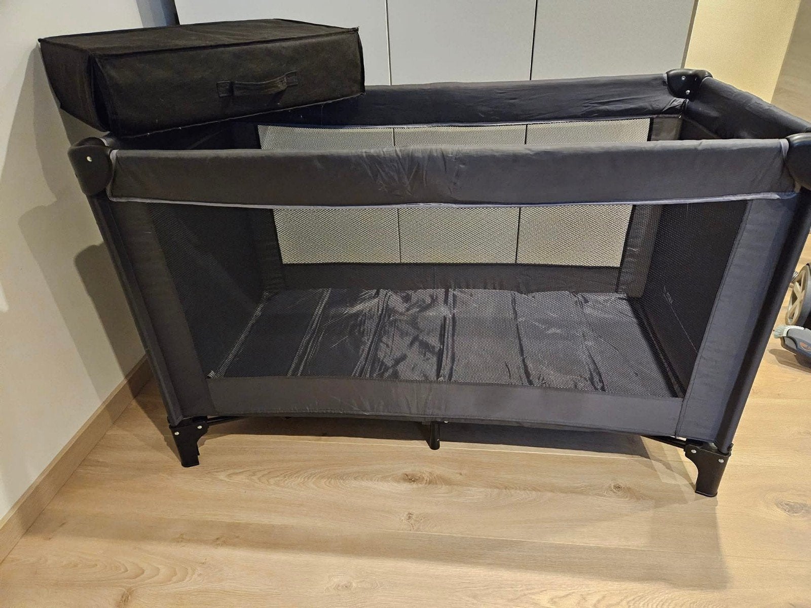 Baby reis bed, Enlèvement