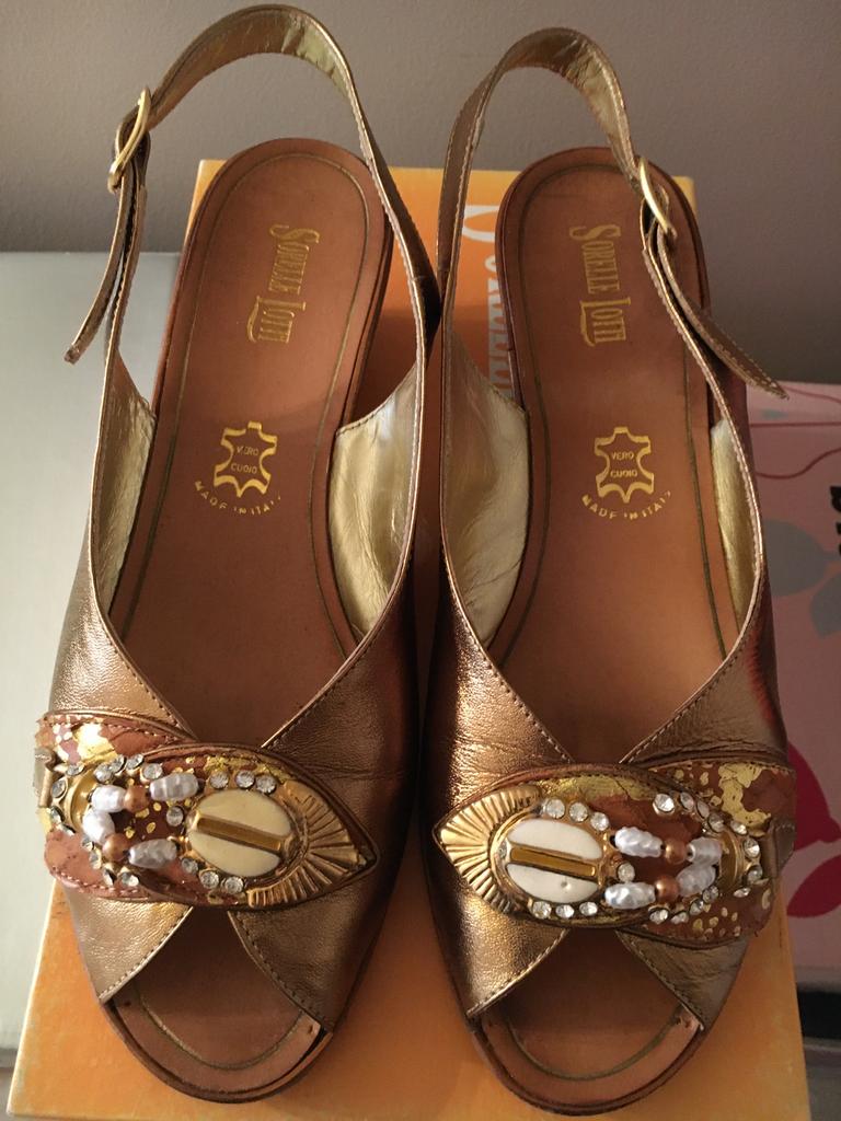Super mooie goudkleurige lederen sandalen als nieuw maat 36, Ophalen, Zo goed als nieuw, Sandalen of Muiltjes