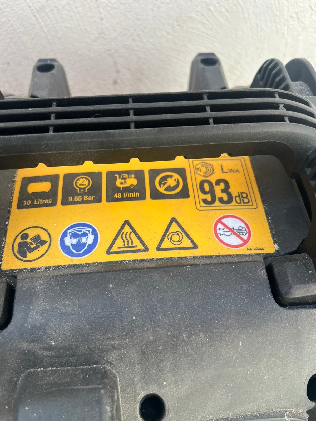Dewalt compressor, Doe-het-zelf en Bouw, Ophalen, Zo goed als nieuw