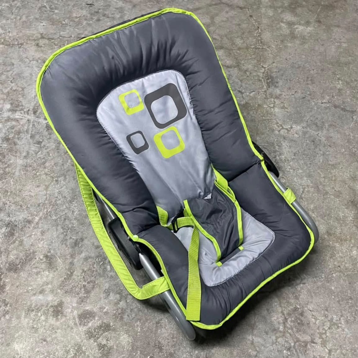 Wipstoel baby grijs/groen – verstelbaar, Enlèvement, Utilisé, Chaise rebondissante, Avec ceinture(s)