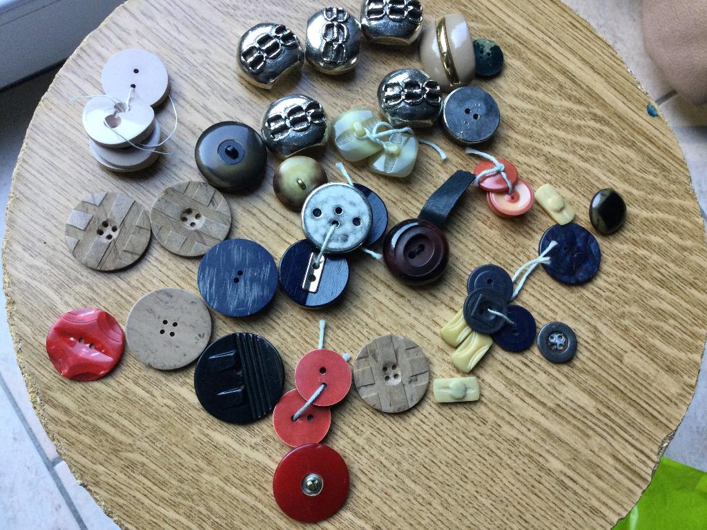 LOT DE  BOUTONS, Hobby & Loisirs créatifs, Enlèvement ou Envoi, Utilisé, Bouton ou Boutons