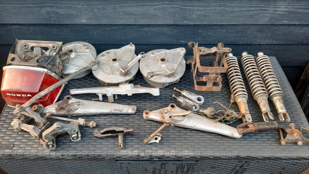 Honda oldtimer moto onderdelen ( Honda CB KZ 750), Motoren, Ophalen