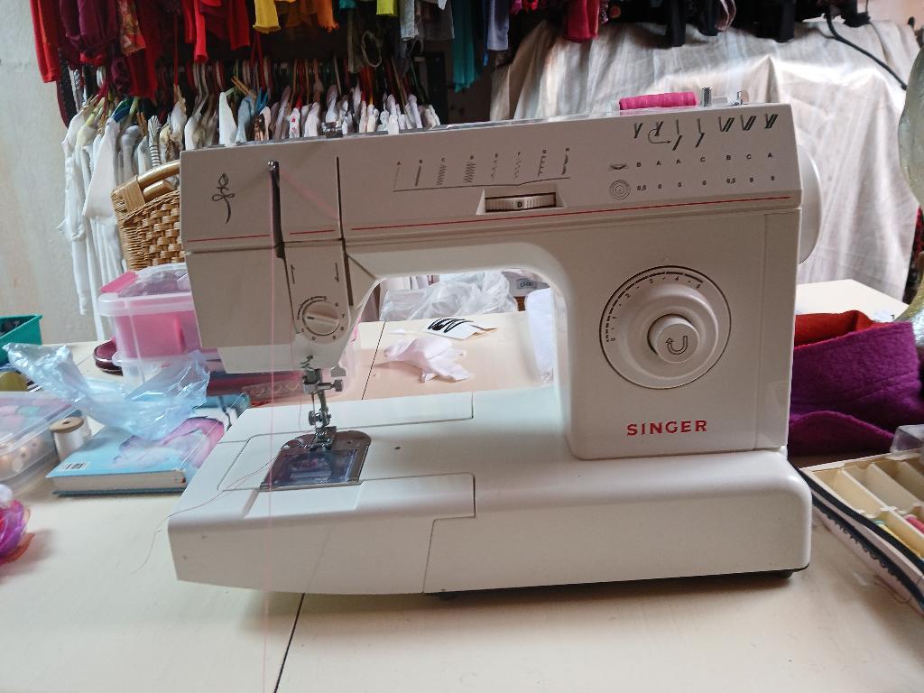 Machine a coudre pour pieces, Hobby & Loisirs créatifs, Machines à coudre & Accessoires, Enlèvement, Utilisé, Machine à coudre