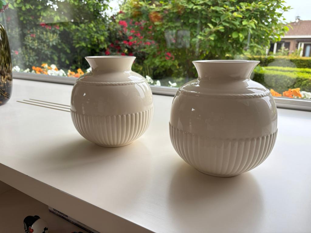 2  vazen bol , Wedgwood, Ophalen, Zo goed als nieuw, Steen, Minder dan 50 cm