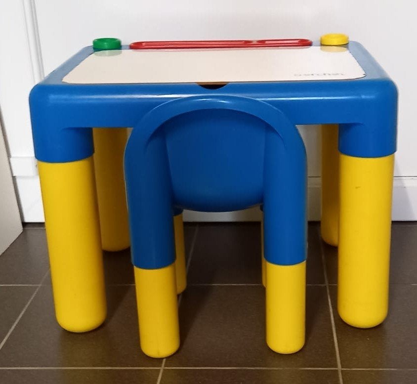 Bureautje met stoel voor kleuters, Ophalen, Gebruikt, Tafel(s) en Stoel(en)