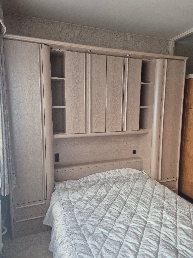 Slaapkamer - bedmeubel (140cm) en kast + aparte kast, Ophalen, Gebruikt, Twijfelaar, Klassiek
