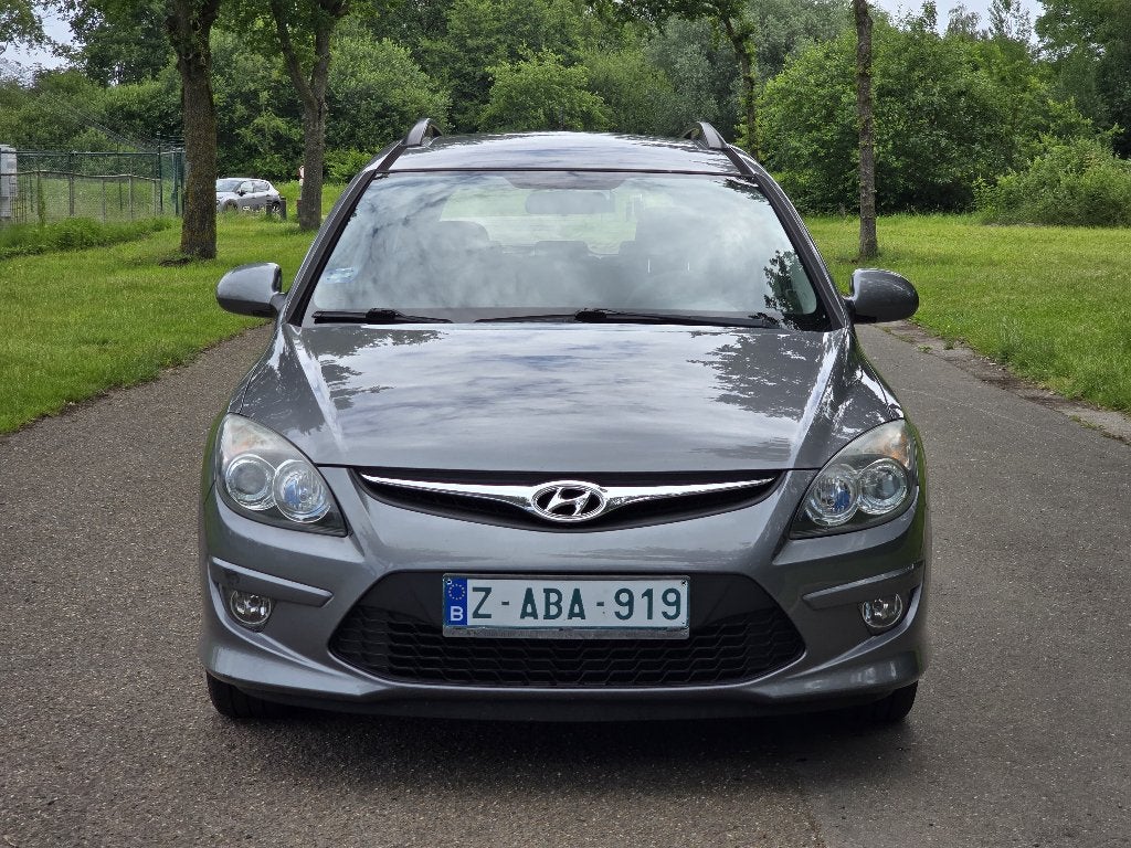 Hyundai i30 break - 1.4i euro 5 - 2012 - Digitale airco/PDC, Auto's, Voorwielaandrijving, Euro 5, Stof, Zilver of Grijs