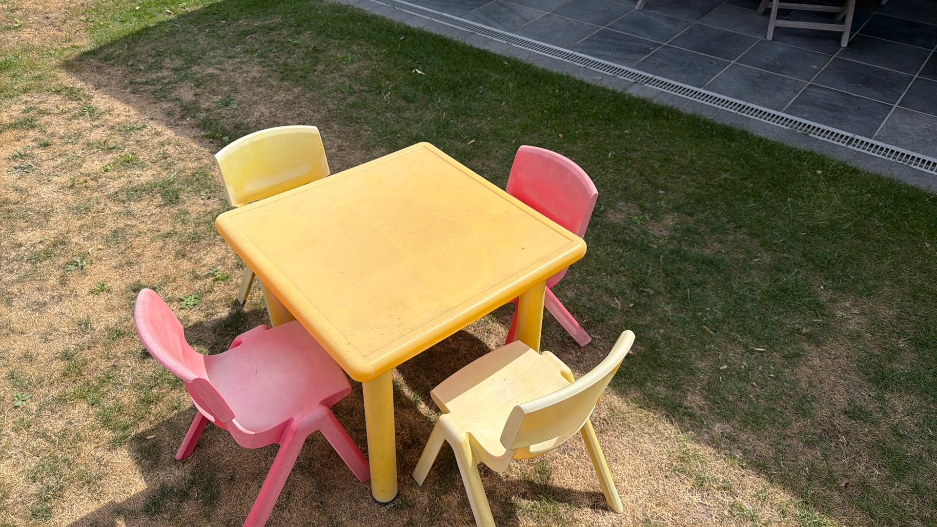 Tafel met 4 stoeltjes, Ophalen, Gebruikt