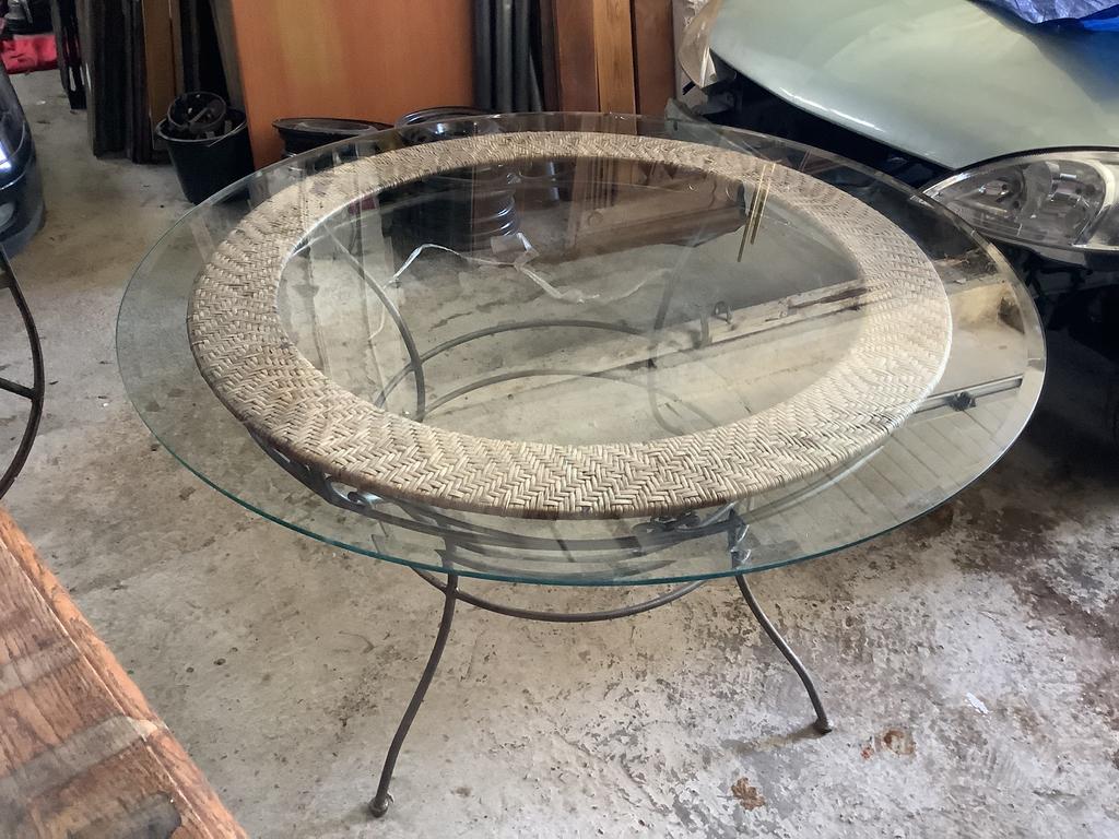 Table +4 chaises en fer forgé., Vintage., Cinq personnes ou plus, Rond, Verre