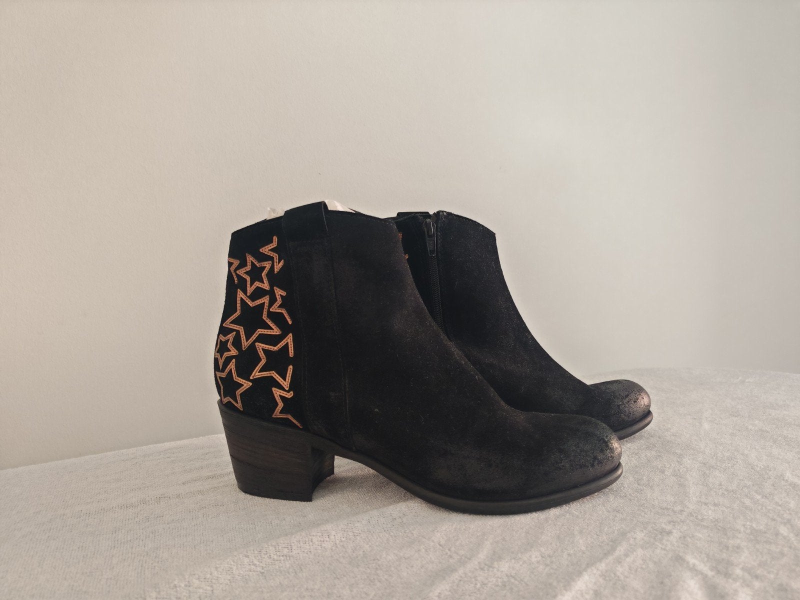 Bottines en cuir femme t. 40, Neuf, Enlèvement ou Envoi, Boots et Botinnes, Noir
