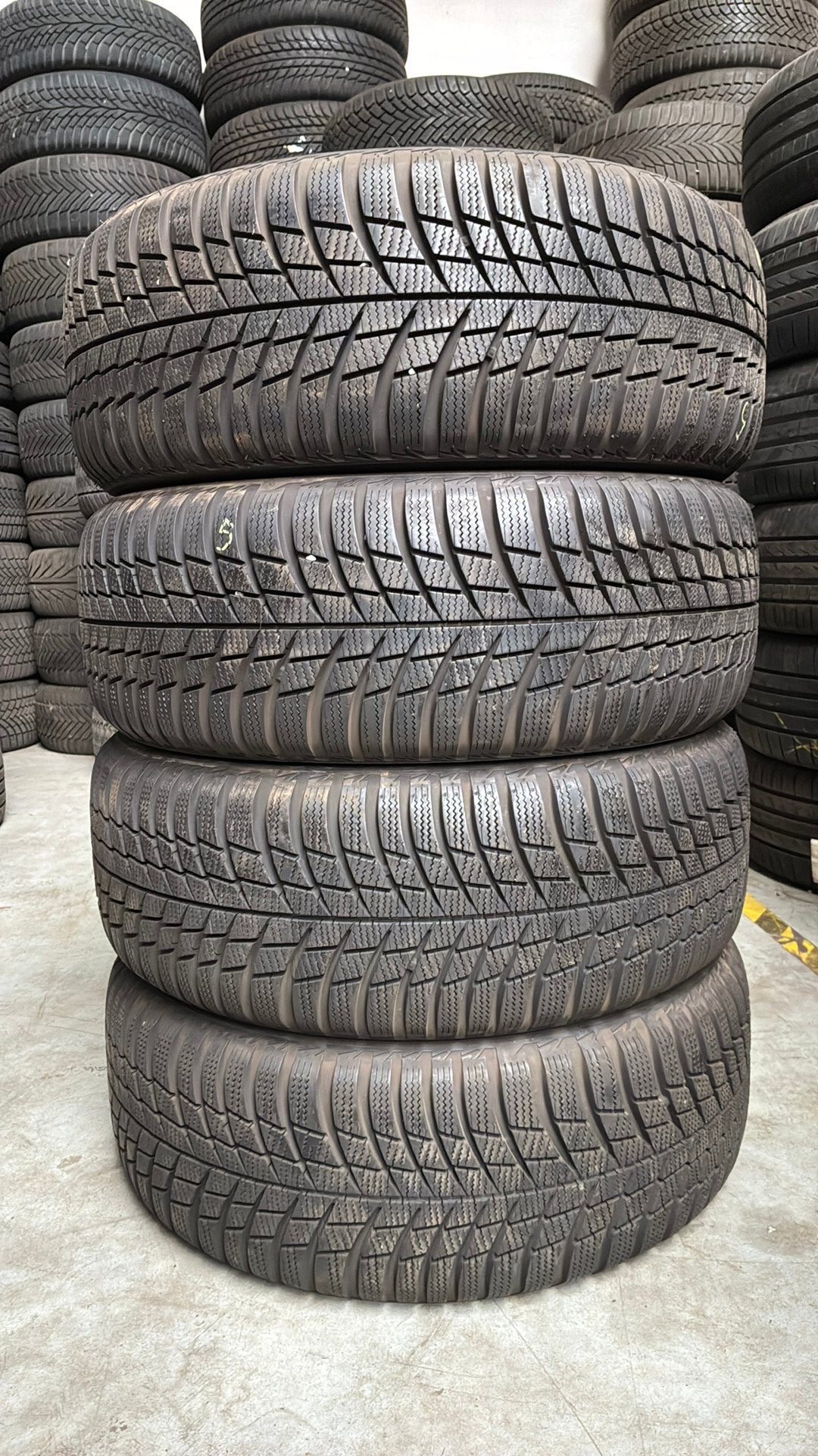 Pneus d'hiver 2055516 205/55/16 205/55R16 marque Bridgestone, Enlèvement