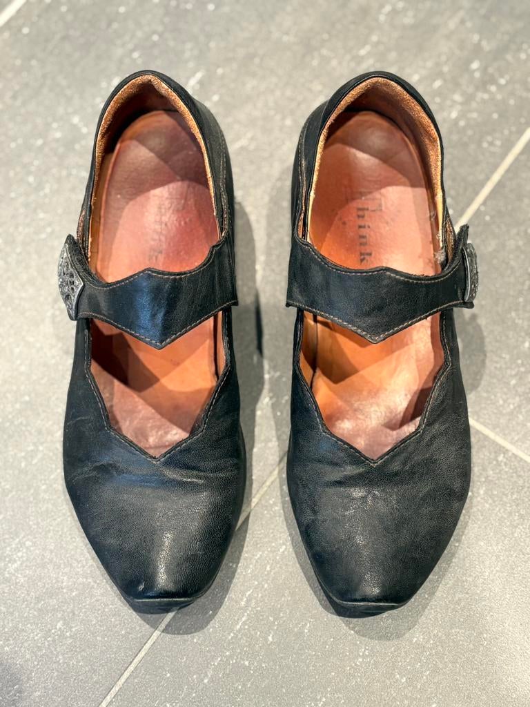 Zwarte schoenen met hakje van Think! (38)., Kleding | Dames, Schoenen, Schoenen met lage hakken, Zwart, Ophalen of Verzenden, Zo goed als nieuw