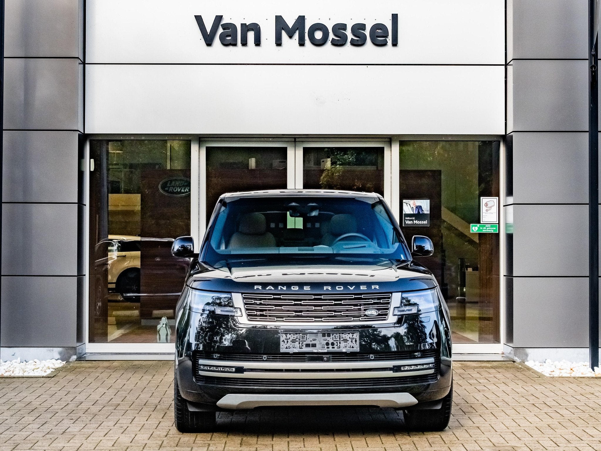 Land Rover Range Rover SWB P460e Westminster AWD Auto. 27MY, Autos, 460 ch, Entreprise, 3000 kg, 5 portes