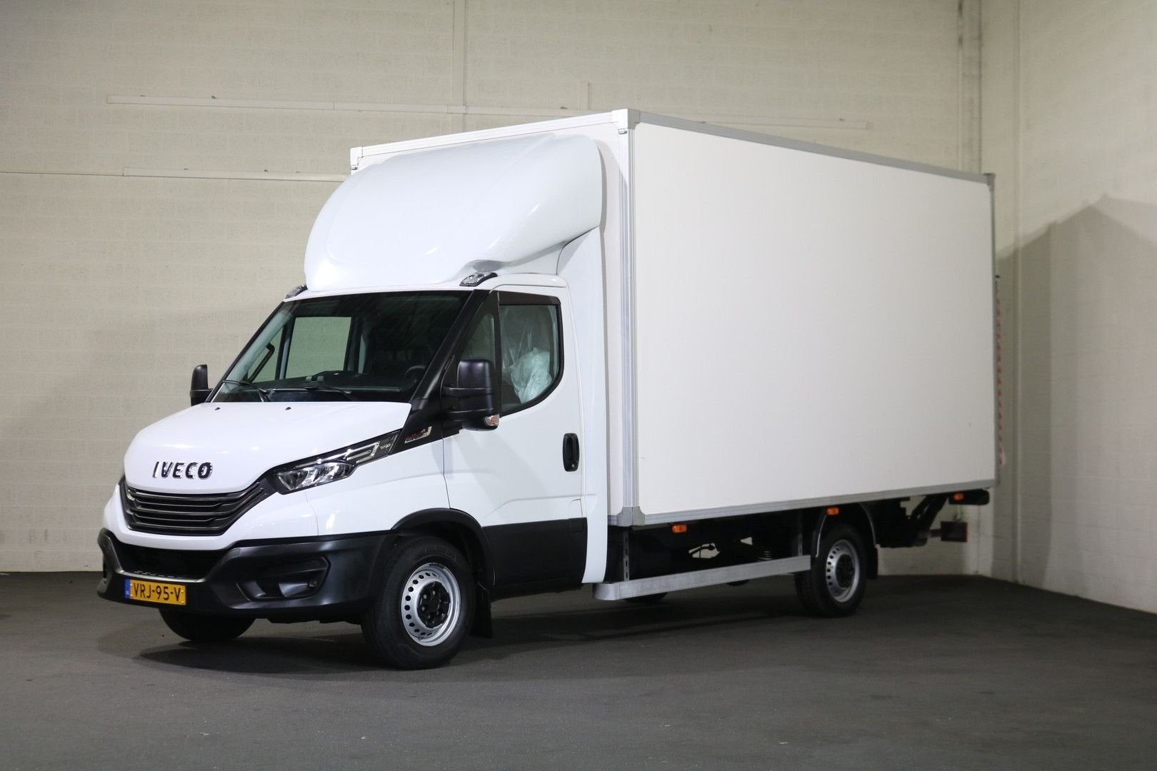 Iveco Daily 35S18 3.0 Automaat Bakwagen met Laadklep, Autos, Achat, Cruise Control, Iveco, Boîte manuelle