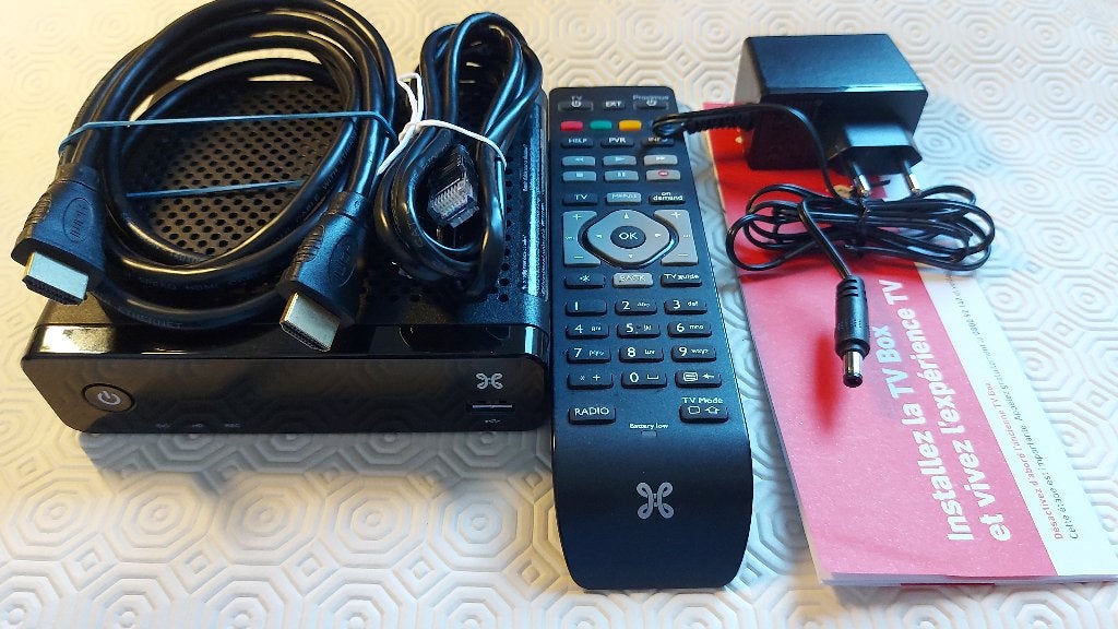 Décodeur TV Box V5c Scarlet-Proximus avec télécommande, TV, Hi-fi & Vidéo, Enlèvement ou Envoi, Utilisé, Décodeur