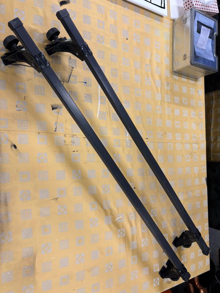 Barres de toit réglables 125 cm (rails max 130 cm), Enlèvement, Utilisé