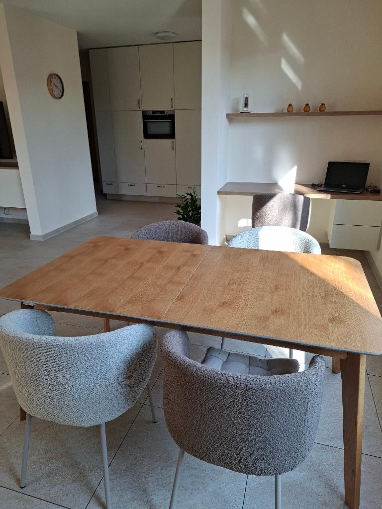 Modern stel: tafel en stoelen., Huis en Inrichting, Tafels | Eettafels, Ophalen, Jong Scandinavisch, 50 tot 100 cm, Zo goed als nieuw