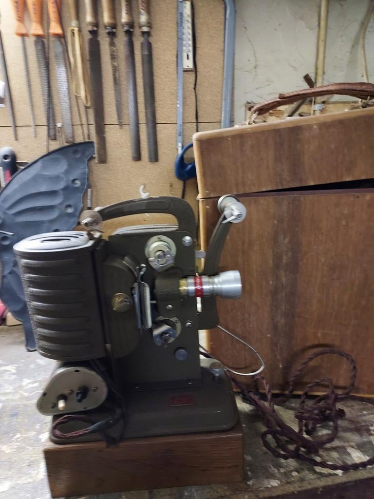 Oude Projector, Ophalen