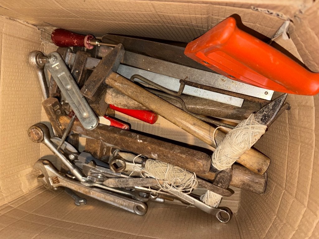 Doos met divers oud handgereedschap, Doe-het-zelf en Bouw, Ophalen of Verzenden