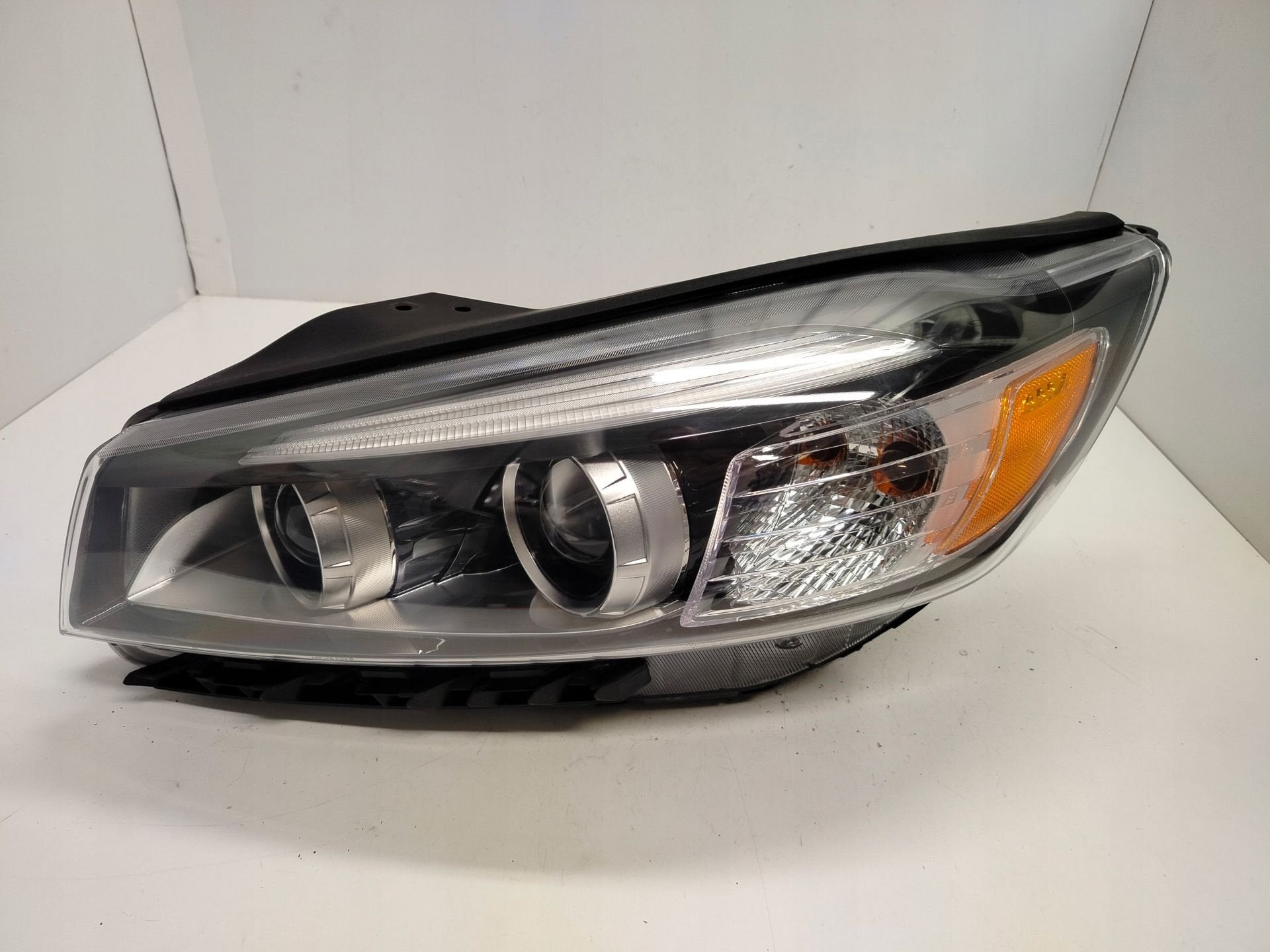 KIA Sorento III Xenon USA Phare Gauche KIA, Kia, Heolleung-ro 12
06797  Seoul, Utilisé, Info@kia.com
