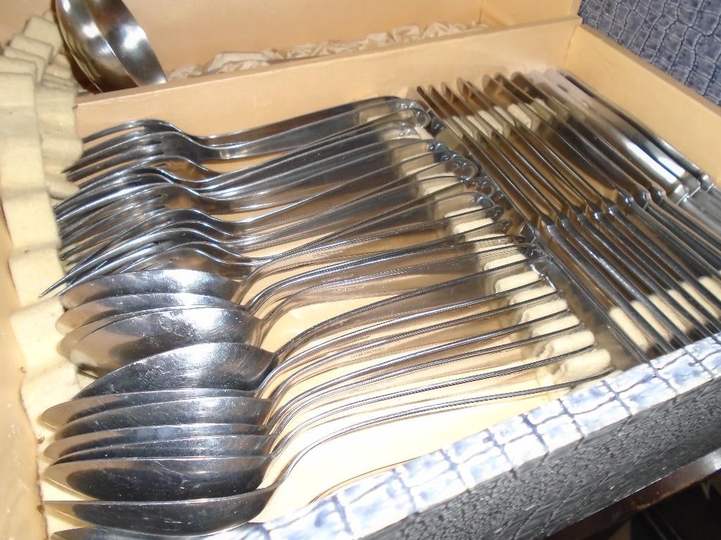 ménagère, Résiste au lave-vaisselle, Ensemble de couverts, Comme neuf, Enlèvement