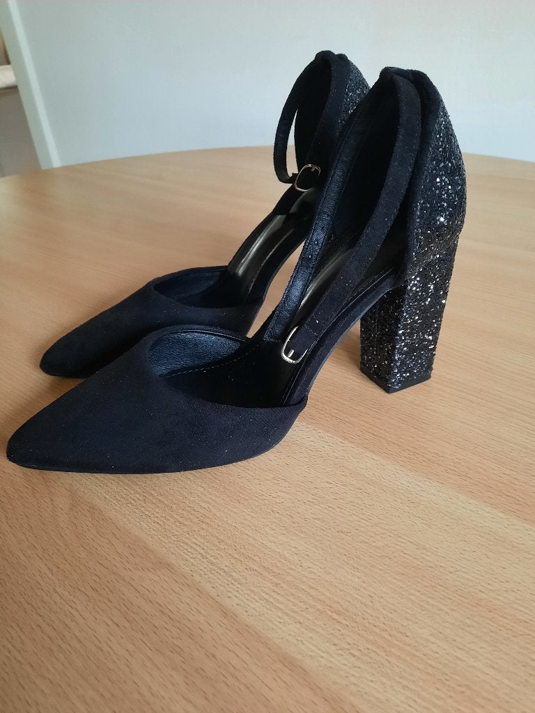 Mooie zwart pumps, Kleding | Dames, Schoenen, Nieuw, Pumps, Zwart, Ophalen of Verzenden