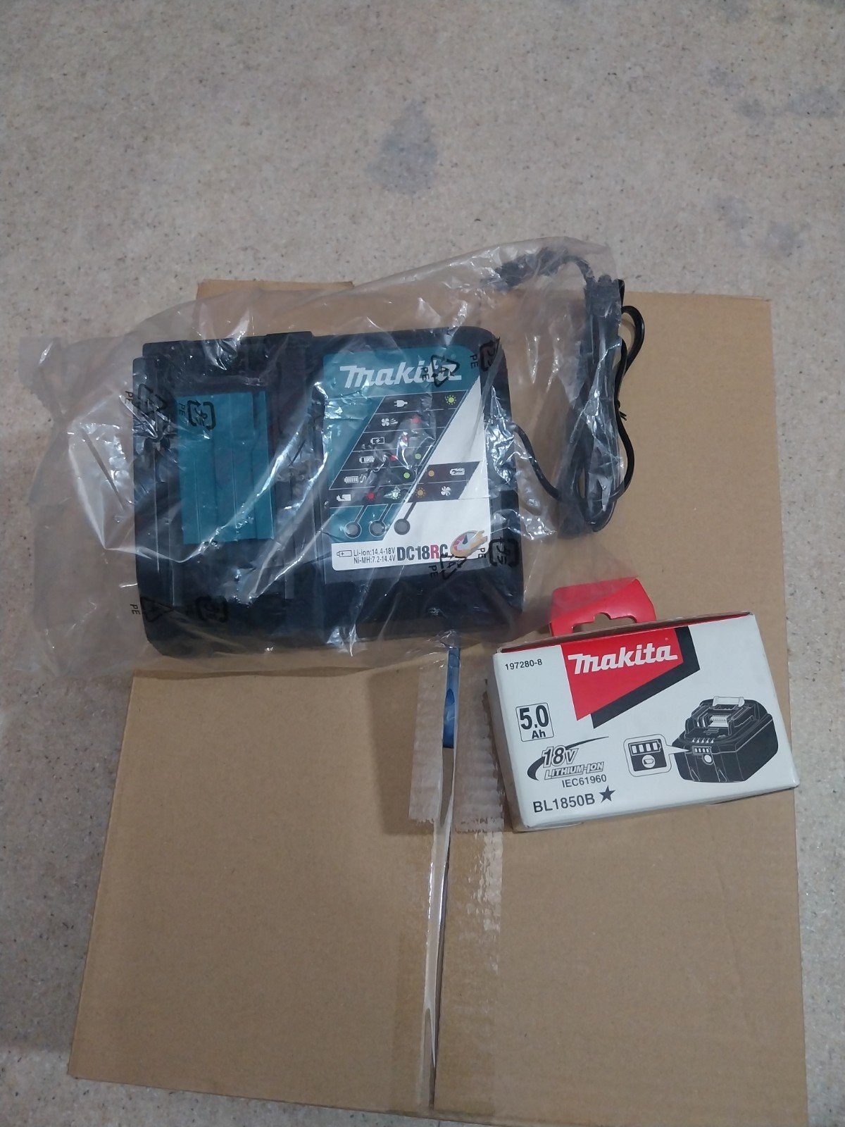 chargeur et batterie makita, Enlèvement