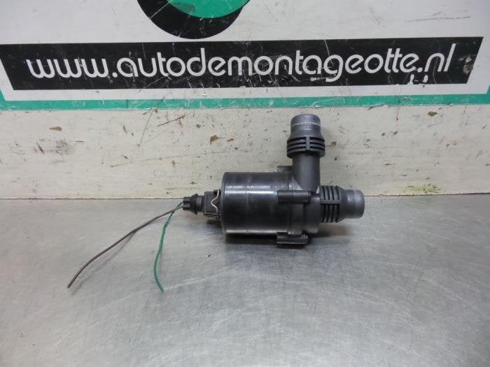 Extra waterpomp van een BMW X5 (X5 00-), Auto-onderdelen, Airco en Verwarming, BMW, Gebruikt, 3 maanden garantie, Ophalen of Verzenden