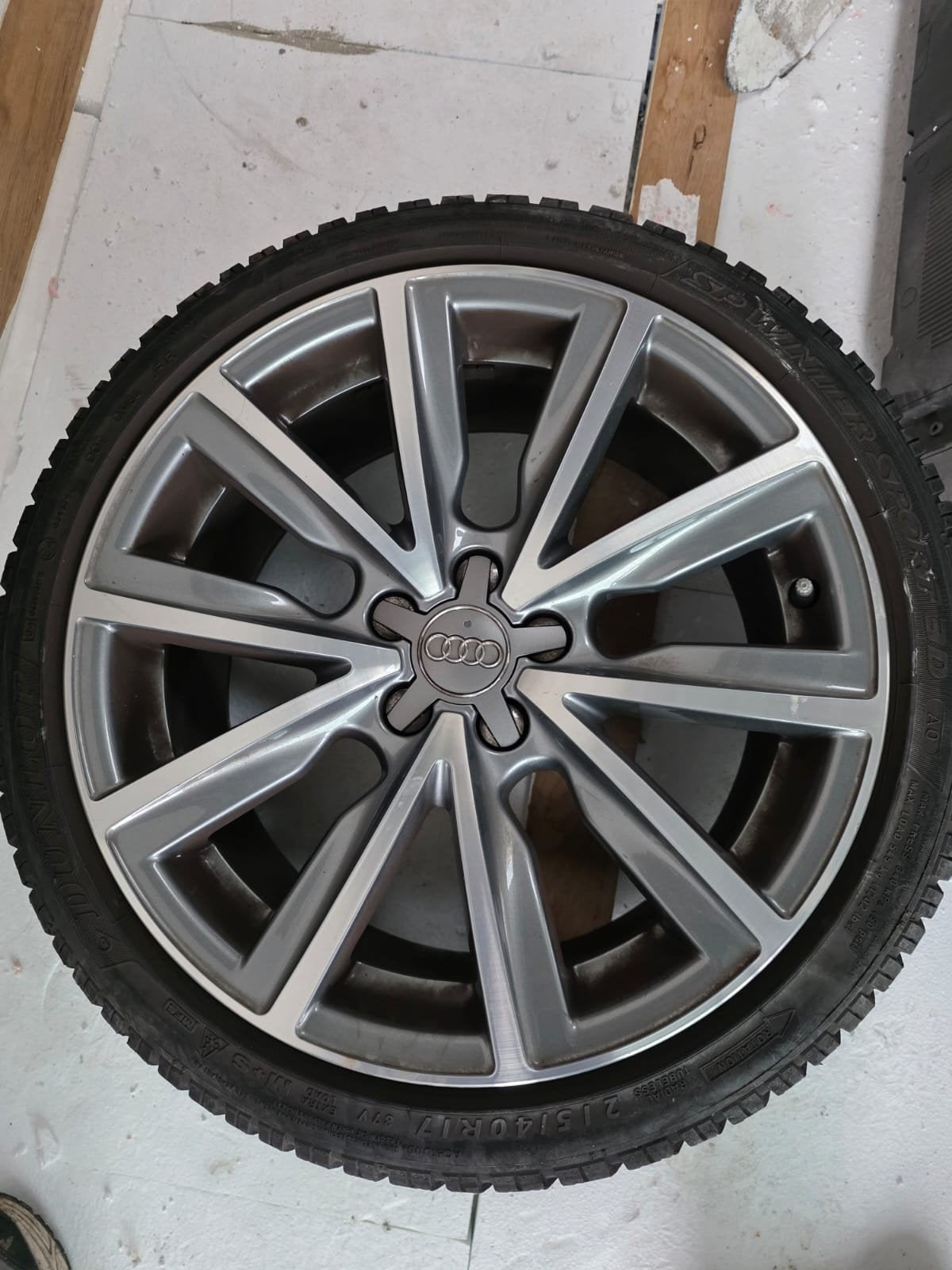 Winter banden audi A1 215x40x17, Auto-onderdelen, Ophalen, Banden en Velgen, 17 inch, Winterbanden