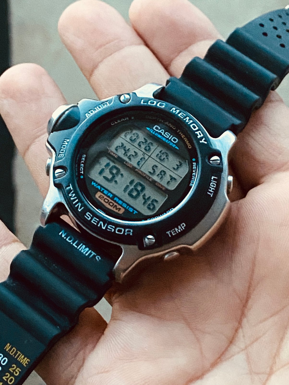 Airdiver Casio à double capteur - Rare - Chef-d'œuvre, Bijoux, Sacs & Beauté, Casio, Enlèvement ou Envoi, Autres matériaux, Acier