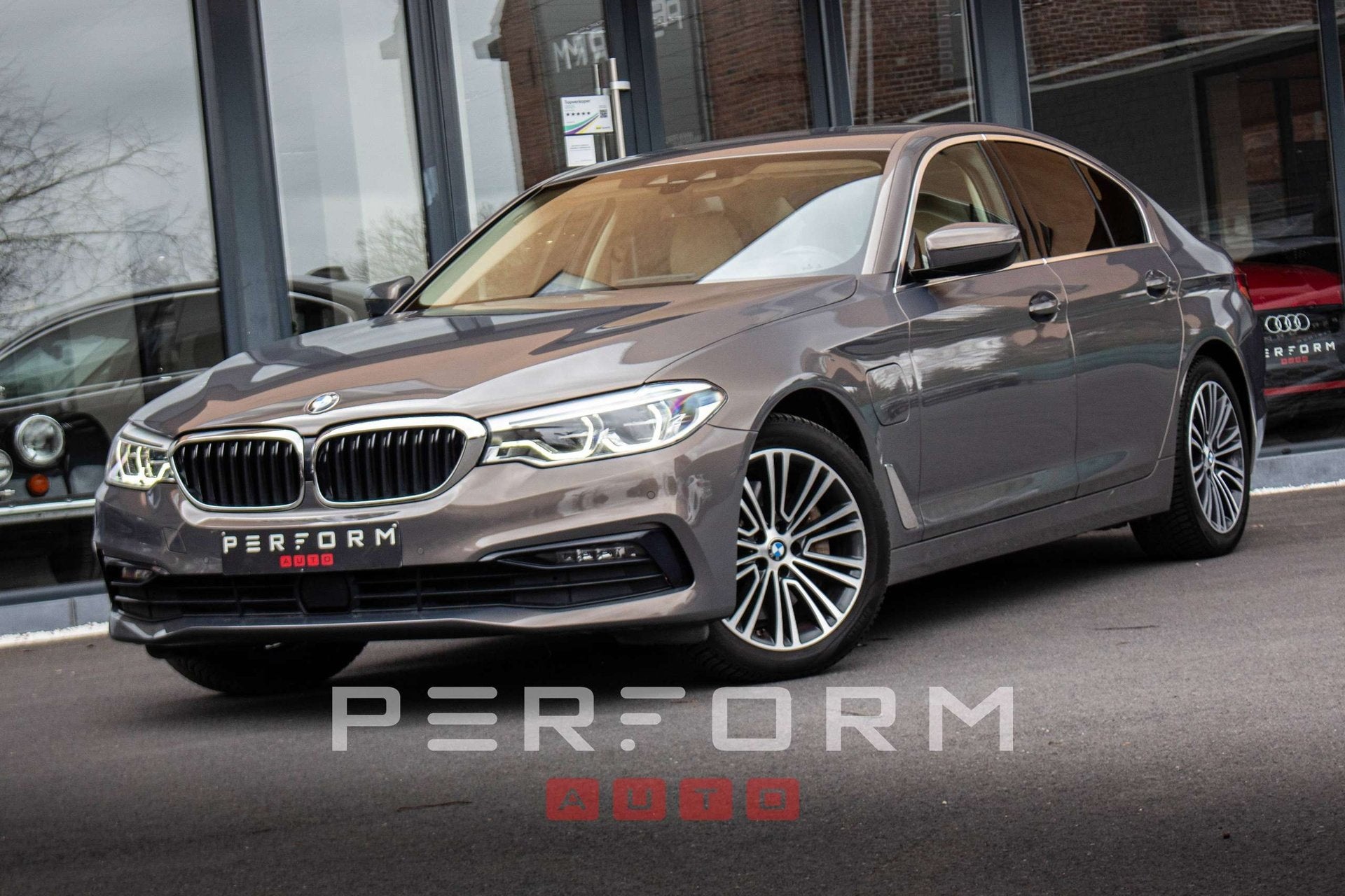 BMW 530 e*SPORTLINE *SOFT CLOSE*HEAD UP*ACC* + 1J GARANTIE, Entreprise, Automatique, 1998 cm³, Brun