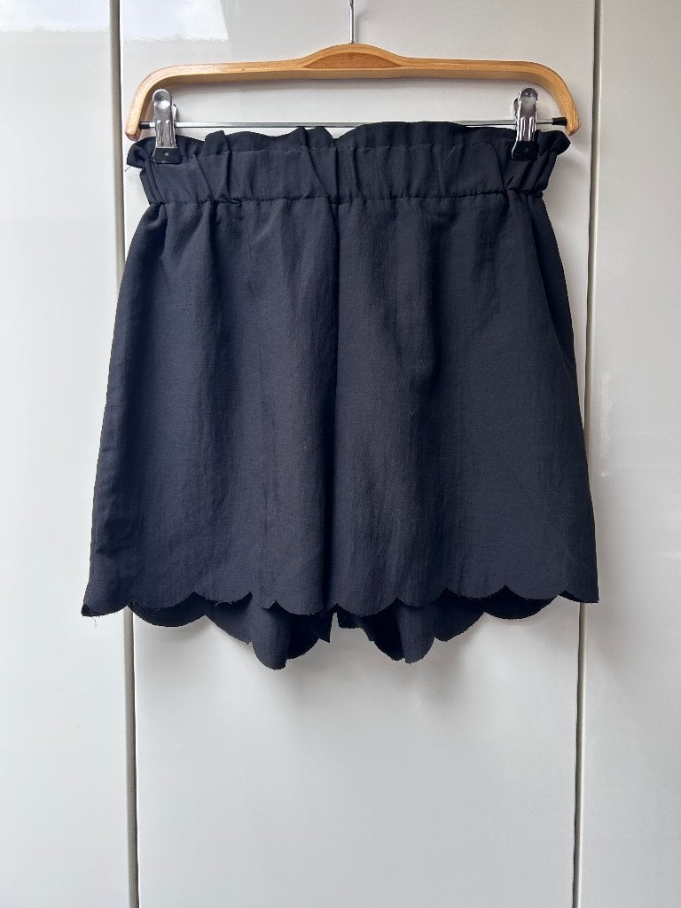 Zwarte korte broek van Shein - Maat S, Kleding | Dames, Broeken en Pantalons, Kort, Zwart, Ophalen of Verzenden, Zo goed als nieuw