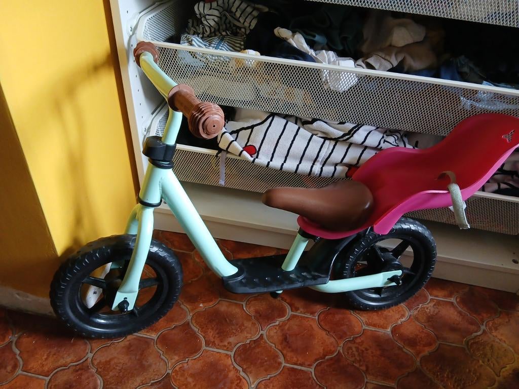Nieuwe loopfietsje met babyrekje, Enlèvement