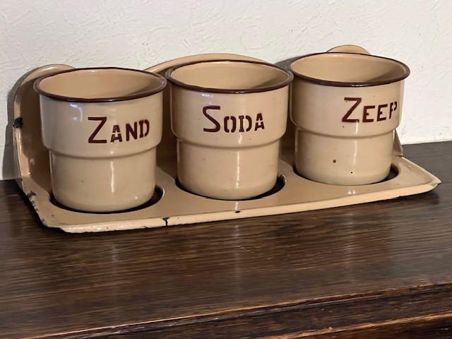Étagère émaillée pour pots de sable, soude et de savon, Enlèvement