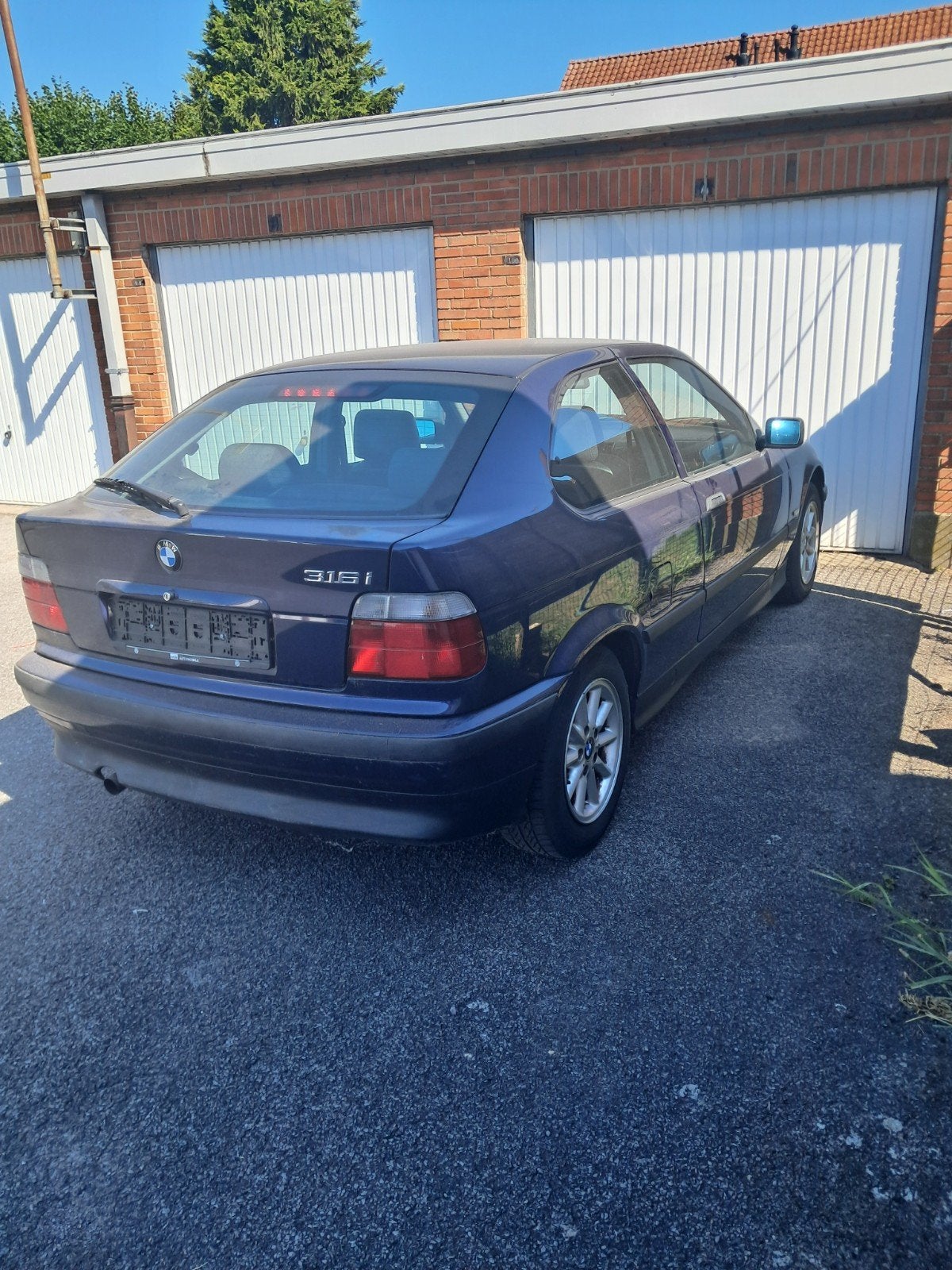 BMW E36 compact mag ingeschreven als Oldtimer, Zwart, 4 cilinders, Blauw, 1595 cc