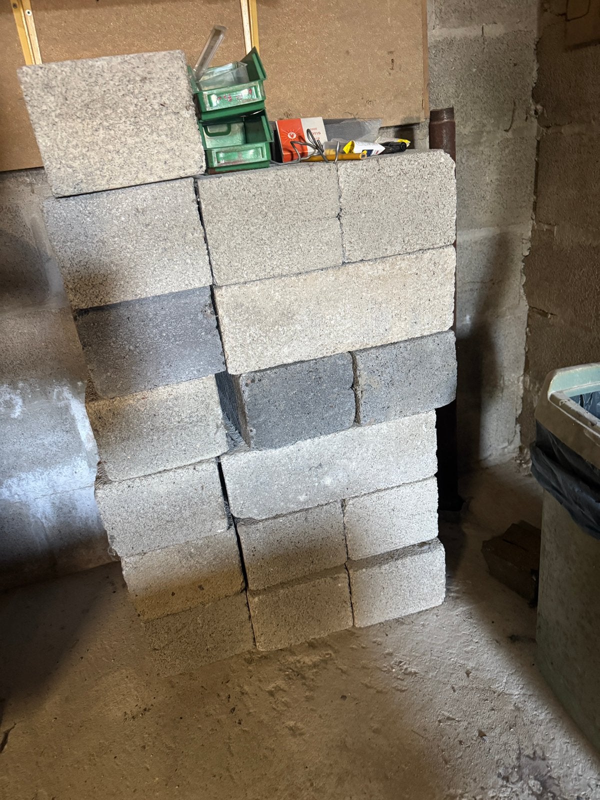 Betonblokken, Enlèvement, Comme neuf