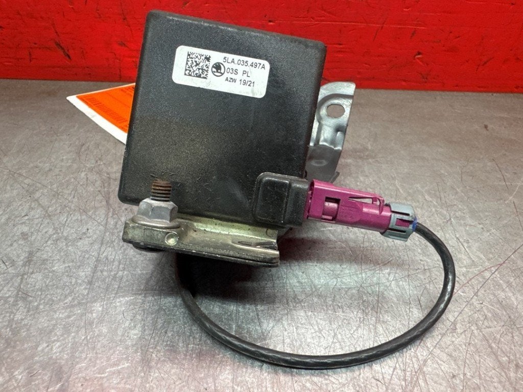 ANTENNE GPS Skoda Enyaq iV (NYAC) (10-2020/-) (|5LA035497A|), Utilisé, Info@skoda-auto.de, Skoda, Max-Planck-Straße  3-5
64331  Weiterstadt, DE