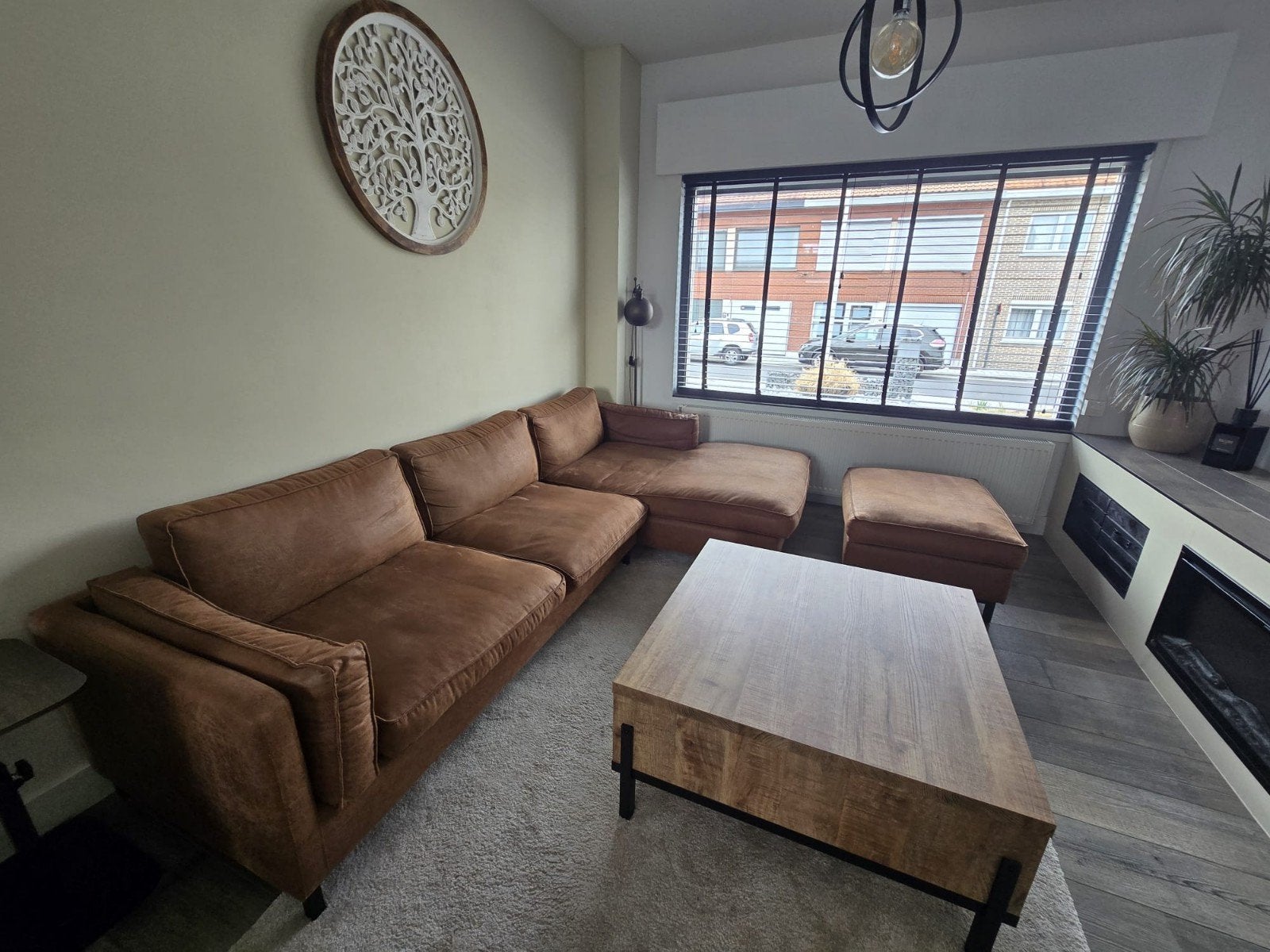 Salon in microvezel cognac kleurig, Ophalen, Gebruikt, Overige materialen, Hoeksalon met extra hocker