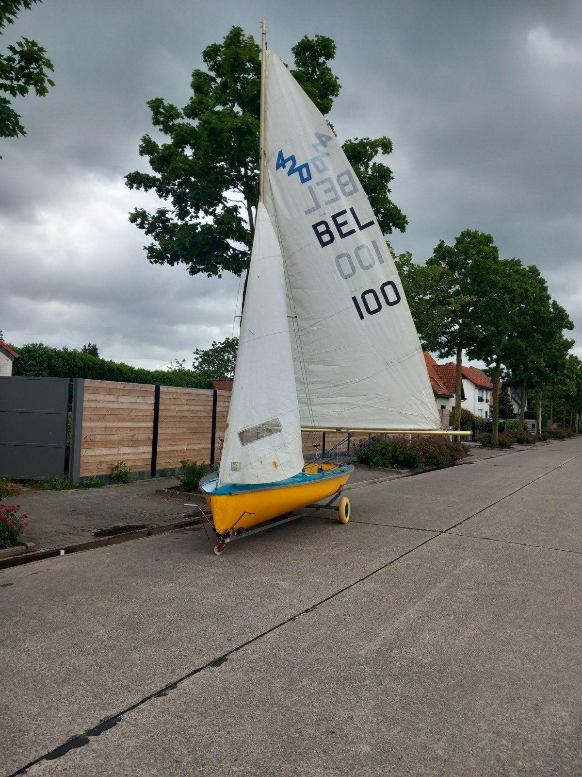 Zeilklare 420 met trailer en strandkar, Watersport en Boten, Open zeilboten, Ophalen, Gebruikt, Fok, Polyester